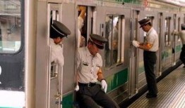 最新地铁爆料新闻视频播放